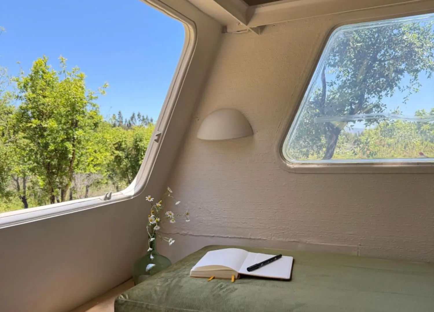 Chic Vintage Caravan Retreat, Just 20 Mins To The Beach Odeceixe